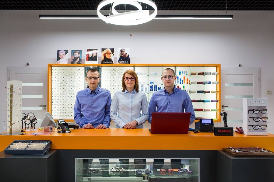 Zespół optyków i okulistów w salonach optycznych Eurooptyka